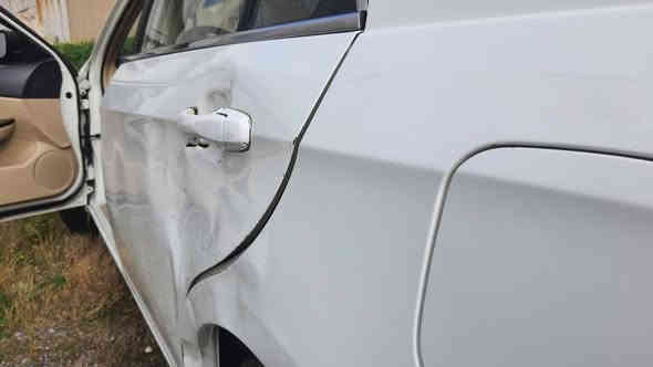 السلام عليكم (***********) (***********) 
للبيع byd f7 الحجم الكبير
  كير عادي 
مكينة ٢٠٠٠   
بدون صبغ ضررها موضح بالصور باب خلفي جهة السايق وجاملغ خلفي 
سلايد 
تحكمات ستيرن جهتين 
بصمة تشغيل وبصمة بابين وصندوق 
قطعتين تبريد 
اوتو لايت / عدسة
اشاير بالمري / هيتر 
اشارة ترحيب
تراكشن كونترول 
كاميرا جانبية يمين وكاميرا خلفية
حساسات  امامي خلفي 
شاشة كيج تايرات بلادي
تعتيم كهربائي بالمراية الداخلية / بوصلة الكترونية
كشن جلد تحكمات كهربائي 
١٠ ايرباك 
سيستم صوت ١٠ سماعات بلادي
باتري  وكلتج جديد 
تايرات جدد 
مبدل قايش تايم كيس وصيانة عامة  
كهربائيات بوش 
ويل كب 
رقم سليمانية تواجد اربيل
سنوية ساقطة  

السعر ٧٦٠٠ أربيل
