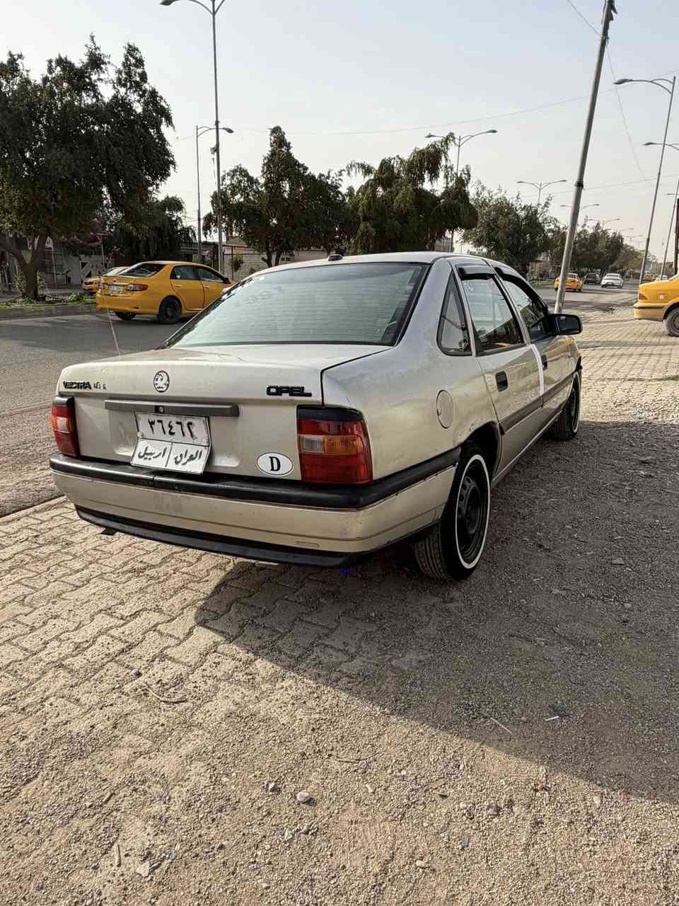 اؤبل موديل ٩٠
ره قم اربيل شرت ته حويل وه كاله 

محرك ١٨ 

كير محرك شرت 

سياره بدون نقص 

سعر ٣٥ بييه مجال 

***********

***********
