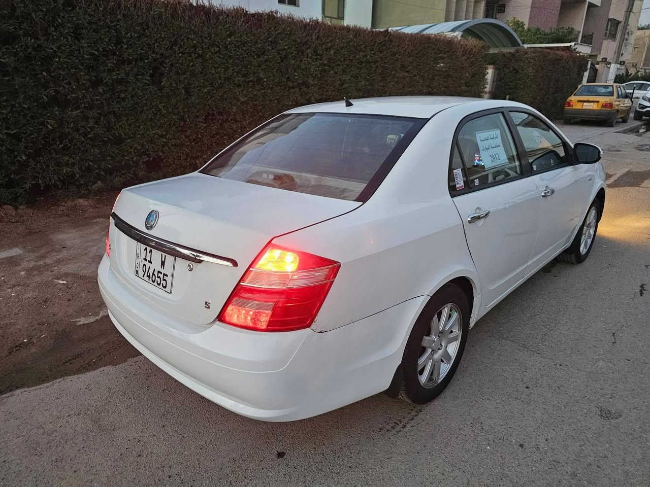 السلام عليكم من رخصة الادمن عندي سياره جيلي مابل 2012 سياره خير من الله بيه ضربه بل جاملغ الخلفي وبيها خياسات معمره ابيع مصبوغ حزام صدر جديد منظومه تبريد جديده ليت زنون العنوان بغداد رقم هاتف السعر  ٥٥ ***********
