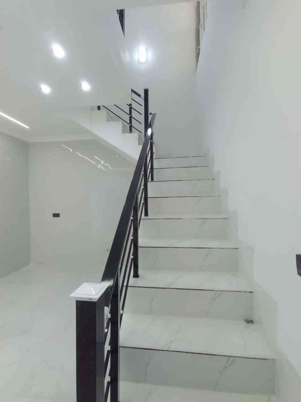 داران طابو ملك صرف 🔸 طابق ونص 🔸 مساحة كل دار  ١٠٠ م
بناء صفررر 💯 مامسكون 📌 على شارع ٢٠ 👍🏻

ط١ 📌 غرفة نوم 📌 استقبال 📌 مطبخ حار وبارد 📌وصحيات وكراج  ودرج داخلي 👉

ط٢ 📌 غرفة نوم 📌 وصحيات 📌 وبيتونه

كركوك 🔸 حي عسكري  قريب من مركز الشباب ومدرسة شروق 

 السعر  لكل دار 📌   ١٢٩ مليون 

 للاستفسار 📞 ***********
مكتب الامين سايدين المرور القديم قريب من جسر الحصو والرمل
