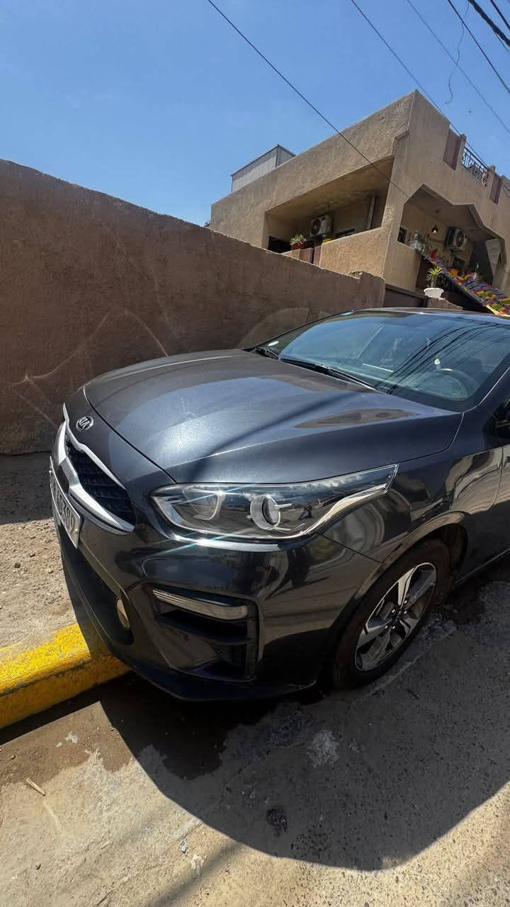 تحيه طيبه السلام عليكم 
كيا سيراتو 2021  
عداد المسافه 72 الف 
محرك 1600
شاشه كامره 
تحكم ستيرن 
سويج لد
مثبت سرعة 
ويل كب 
تبريد قطعه وحده 
باقي مواصفات 
رقم بغداد دولي باسمي 
السعر 139  ورقه وبيها مجال 
اي استفسار 
***********
مكان بغداد سيديه،
