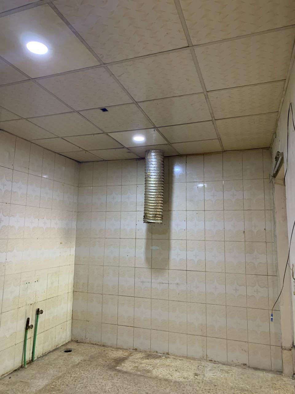 سلام عليكم
بيت للبيع المساحه 100م 
غرفه وصاله ومطبخ وستقبال وفوك غرفه وصاله الصاله سندويج
صحيات داخل وخارج 
العنوان حي الجامعه 
منطقه 30 الف 
قريب شارع الصب شارع 100 
اول فرع بدايه شارع 15 من جهت شارع الصب
للستفسار ***********
***********
