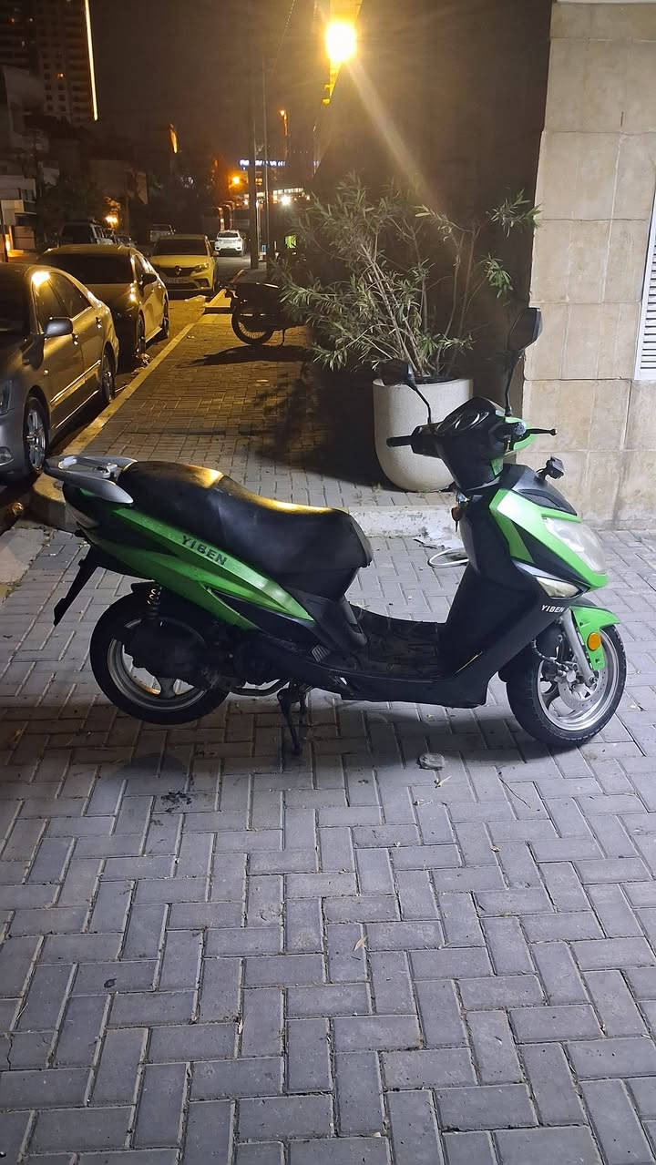 السلام عليكم دراجه YIBEN
مكينه  150cc  
مكينه  كبيره
دراجه كلش نضيفه بدون اي نقص
  كفرات نضيفه 
  تايرات جداد 
ابريك دسك مو استهلاكي 
الدراجه خير من الله بدون اي مصرف  
دراجه عاليه ورزنه 
الشراي يتصل ويدلل 
***********
***********

