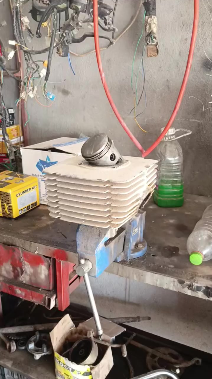 للبيع سلندر الماني سايس 300 نضيف عل شد سعر 60 مكاني طوريج ***********
