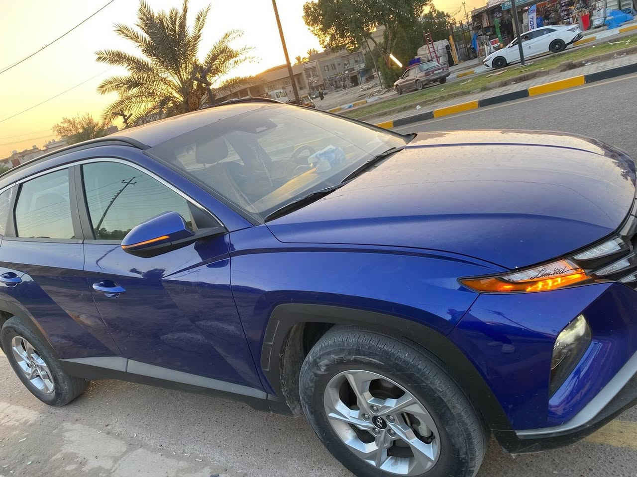 هونداي توسان 2022رقم اربيل تحويل او وكالة
كلين بدون قطره صبغ 
حادثهه فطر بالدعاميه 

حجم المحرك : 2.5L (  ) ‏
بصمة وتشغيل عن بعد دخول ذكي
شاشة كبيرة تدعم CarPlay 
كاميرا
هاند بريك بصمة
قطعتين تبريد 
كشنات هيتر 
كشن كهرباء
ويل كب 
اوتو هولد  اوتو ستارت اوتو ستوب
 نظام النقطة العمياء Blind Spot Monitoring
تحذير الخروج عن المسار + المحافظة على المسا 
رادار امامي (تحديد مسار)
‏‎رادار جانبي (نقاط عمياء)
‏‎رادار خلفي (التحذير من الاصطدام)
‏‎حساسات خلفي 
مانع انزلاق+ABS
نظام قيادة :    ECO-NORMAL-SPORT-SMART-SNOW

تحكم استيرن فول
ماشية 27

لايتات ليد عدسه زينون بلادي
بكلايتات LED بلادي
السعر 207 وبيهه مجال بسيط
مكان السياره بغداد الغزالية 
صور السونار والحادث بالمنشور
***********
