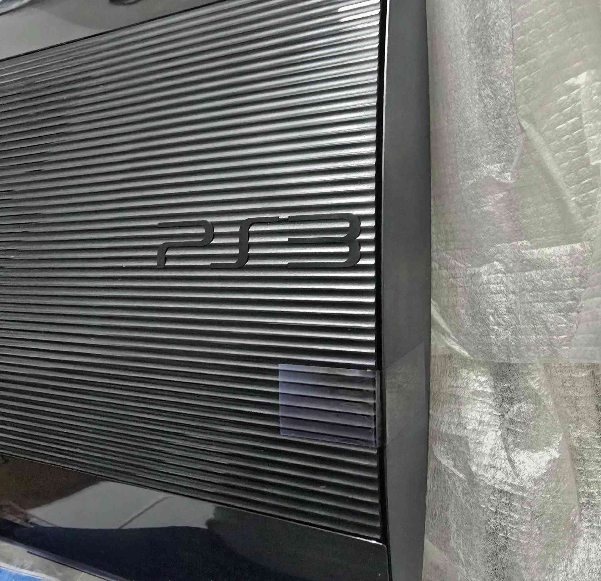 السلام عليكم
Ps3 سوبر سلم لوك بالكارتون سيلد غير مستخدم نهائياً
تم الفتح لغرض التصوير مع كامل ملحقاتة 
مكاني بغداد 
للتفاصيل *********** واتس اب
