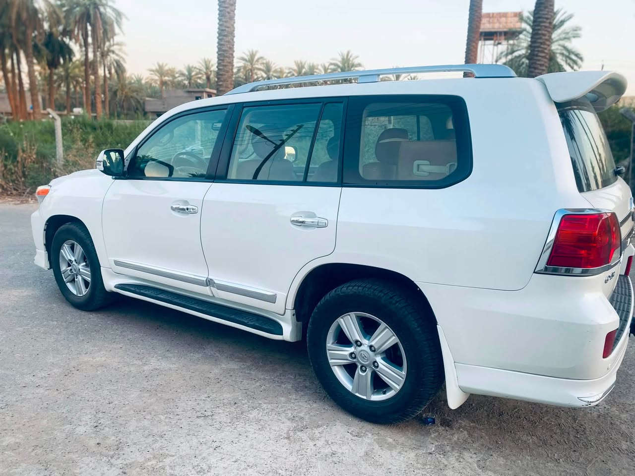 لاندكروز ٢٠١٤ بريم فول مواصفات لبريم معروفه كفاله بدون حادث بيه بارد بجاملغ الامامي الايمن وبيه كارت بسيط سياره جديدة ماشيه ١١٩ الف حقيقي كير مكينه ممفتوح جاهزه من كلشي رقم بغداد بأسمي شخصياً سعر ٣٦٠وبيه مجال مكان سياره بغداد رقم الهاتف ***********
