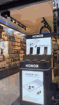 محل موبايلات للبيع
لعدم التفراغ 
موقع المحل سوق الميثاق 
للستفسار اتصل على الرقم 
0770 892 7502
