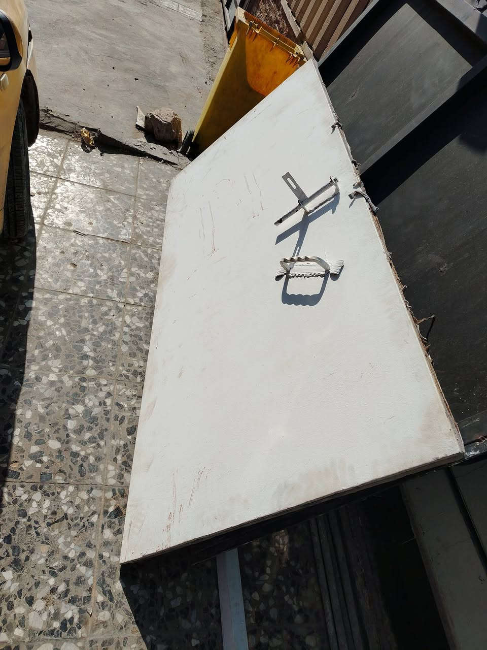 سلام عليكم باب ضد الرصاص السمك اصبع حديد خالص  عنواني بغداد ***********
