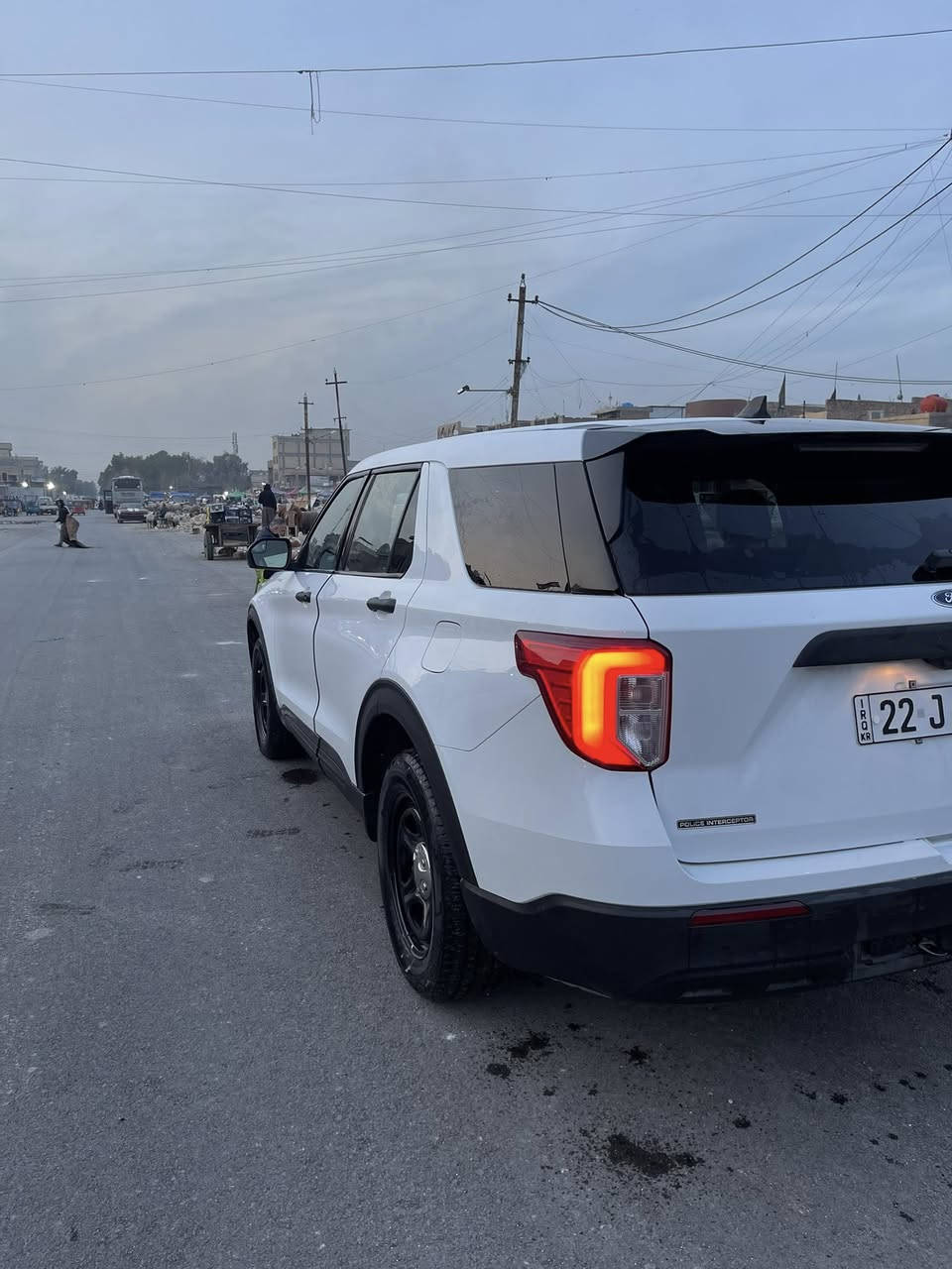 سلام عليكم. 
اخوان الي يدور اكسبلور بوليسي ابيضّ مكينه 6 سلندر تنفس طبيعي كفاله بدون صبغ وجديد وجاهزه ع وضع الابلاد يتصل ويدلل مديل 2022 مرقم أربيل وجاهز تحويل أو وكاله مجاني شرط.  مكينه كير تبريد كله جاهز بشرط مكفول مكانها بغداد جميله سياره جديده بوضع الابلاد طك فلين أي استفسار *********** اتصل وبخدمتك. 
سعرها 198 وبيها مجال بسيط حك الجيه
