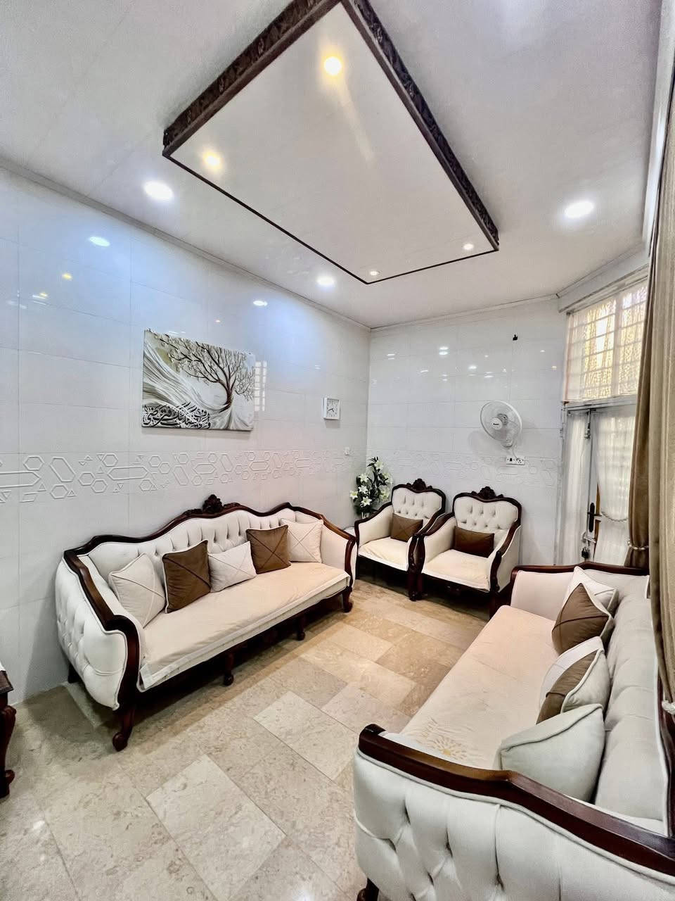 بيت للبيع ( 62.5 متر ) طابو صرف

حي ميسان - قطاع 84 الشريط - شارع 10 تبليط

يحتوي على : طابقين - بناء صب كونكريت مسلح

الاول / استقبال وصالة ومطبخ وصحيات ومكشوفة

الثاني / غرفتين

#السعر 90 مع المجال
للاستفسار *********** مكتب القلعة بحي ميسان
