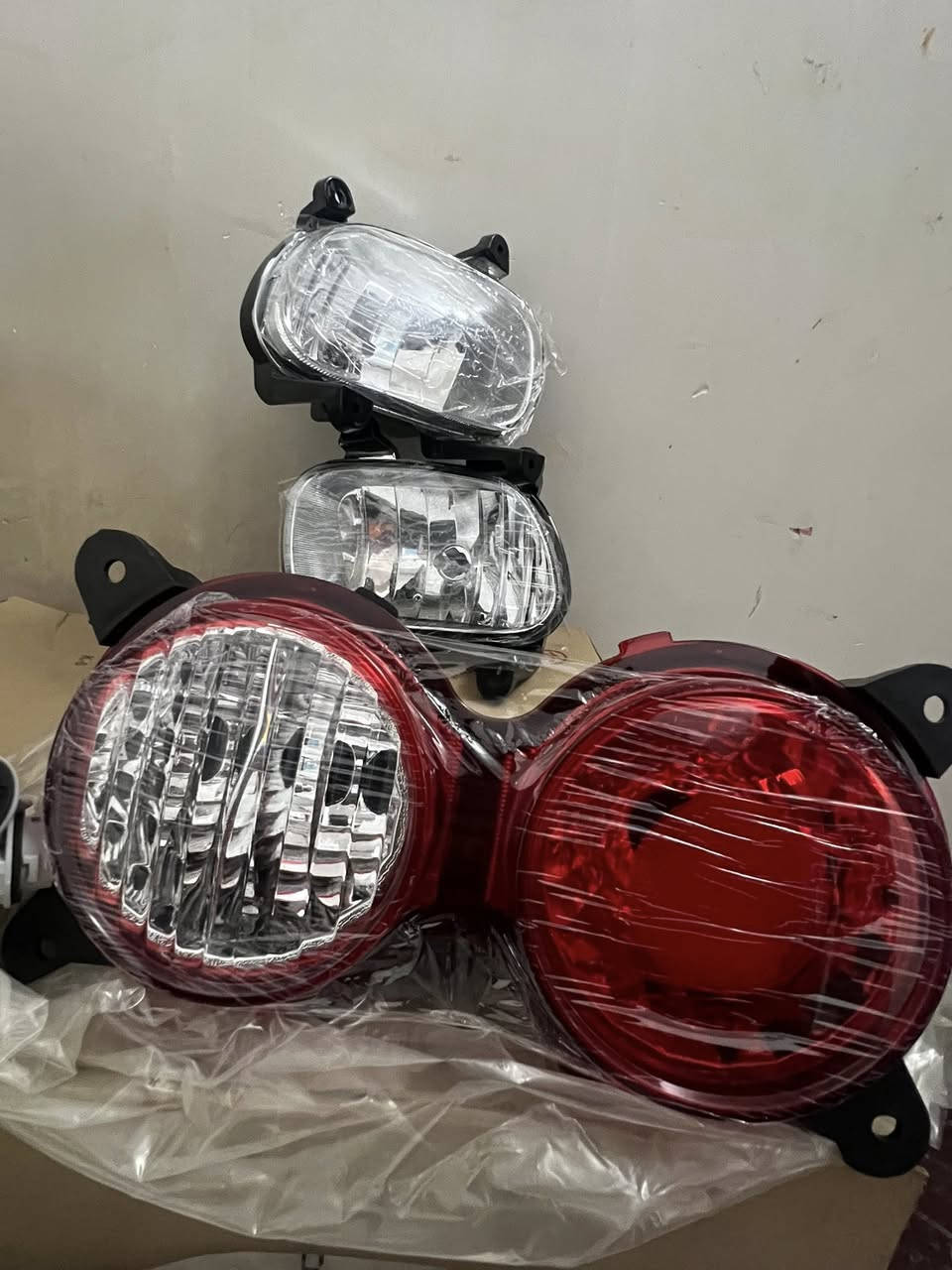 السلام عليكم شباب
هذني غراض اشتريتهن لسيارتي وتالي بعتها وماشديتهن 
قيم واخذهن  
مازدات 2007 الى 2019
بك لايت 
كبات عاديه
بروجكترات


**إذا كنت صاحب هذا الإعلان وتريد حذفه لأي سبب، رجاءا أرسل رسالة إلى الدعم الفني**