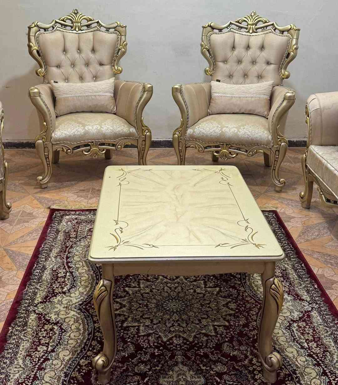 تخم زان تركي ماركه ١٠ مقعد مع ميز وسط نضافه فول اتصل***********
