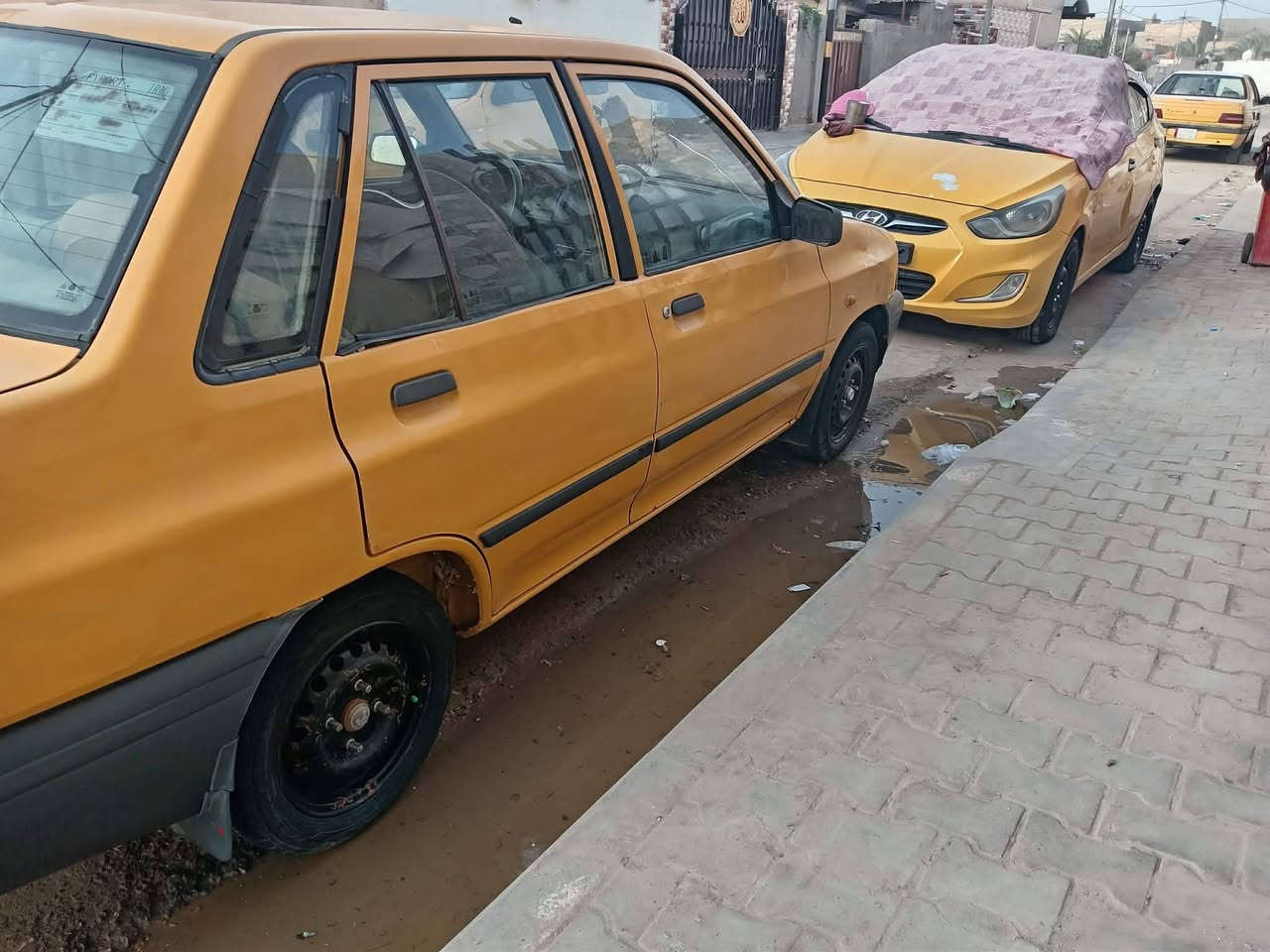 السلام عليكم ورحمة الله وبركاته
سايبه مديل 2013 سياره جاهزه كير ومكينه جدد سنويه نهايه ال26 تصقط هيئة عل مشتري السعر 20 وبيها مجال كلش بصيط
مكاني الديوانيه 
الرقم***********
