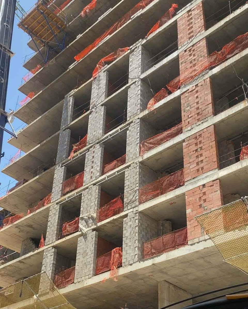 ‏السلام عليكم موجود كادر بناء معلم أحمد مصري شغل درجة أولى أسعار مناسبة للجميع رقم التلفون*********** الواتس
