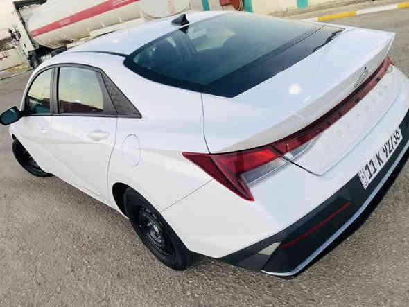 السلام عليكم 
النترا ٢٠٢٤ زيرو رقم بغداد أنكليزي هزه ما ساقطه مرقم جديد فول مواصفات عدى الفتحه بصمه مكينه ٢٠٠٠ ثلاث أنظمة قياده رادار وبقية المواصفات معروفه 
العنوان بغداد .  
السعر ١٦٨ وبيها مجال 
الاتصال / ***********
