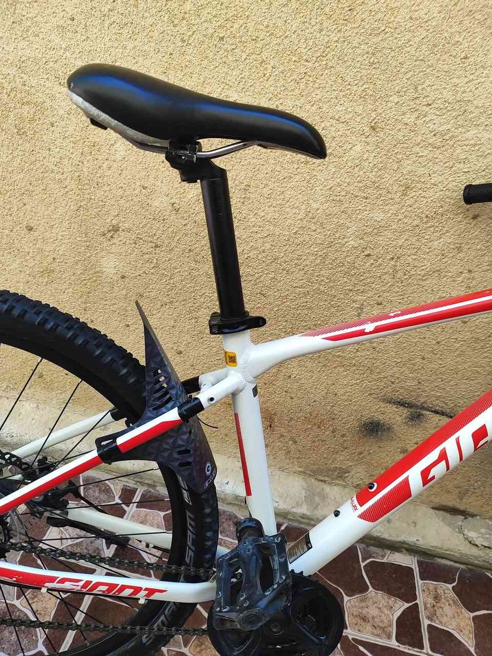 🚴‍♂️ للبيع بايسكل جاينت ATX 🔥

السلام عليكم 🙋‍♂️
فرصة حلوة للي يدور بايسكل عملي ونظيف 👌

🔹 النوع: جاينت ATX
🔹 القياس: 26 (سايز S)
🔹 السستم: شيمانو تورني – تبديل ناعم وأداء ممتاز
🔹 التايرات:
  ▪️ خلفي شوالبي (ثبات قوي وجودة عالية)
  ▪️ أمامي CST

🔹 البايسكل نظيف جداً وما بي أي نقص
🔹 جاهز للاستخدام مباشرة بدون أي صرف 💯

💰 السعر: 280 (قابل للنقاش للجادين)
📍 الموقع: حي الجهاد – بغداد

للجادين فقط، راسلني خاص 📩


**إذا كنت صاحب هذا الإعلان وتريد حذفه لأي سبب، رجاءا أرسل رسالة إلى الدعم الفني**
