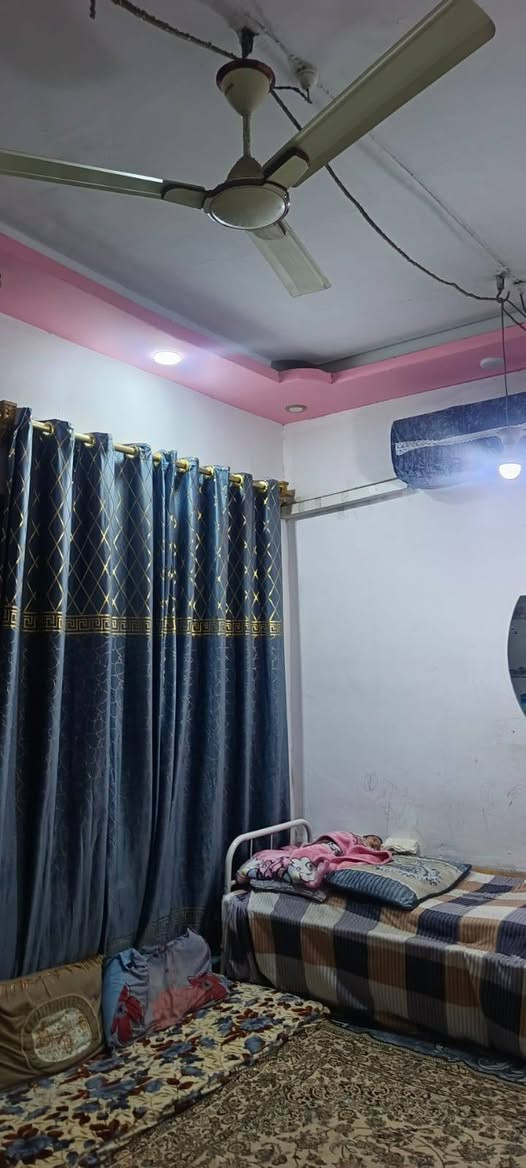 بيت 100 متر حي وفاء للبيع طابق واحد عكاده على ساحه ***********
