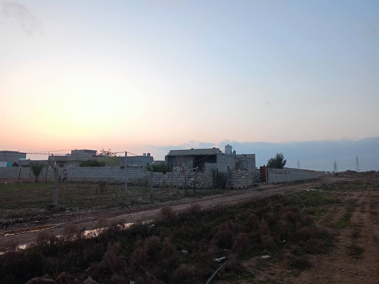 السلام عليكم
مزرعة للبيع المساحه نص دونم مع بيت كامل مع طاقه شمسيه المكان الحوالي كركوك قرب شركة طارق للاستفسار التصال ***********
