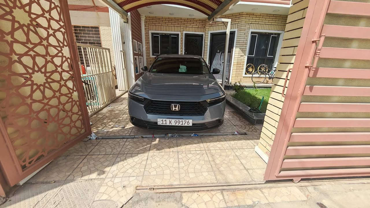 هوندا اكورد 24 رقم بغداد بأسمي
مواصفات فول سبورتL
جلد
فتحة
تشغيل وبصمة ابواب
كشن خزن
تحديد مسار
قيادة ذاتية
وبعد هواي مواصفات
حادث
بنيد مبدل ومصبوغ 
بارد بجاملغات الامامية ثنينهن 
والجاملغ الخلفي الايمن بارد
مصلحة تصليح درجة اولى
ايربالك دركة وبردة وراجع سستم
ماشية 30 الف كيلو
السعر185 وبي مجال قليل
***********
