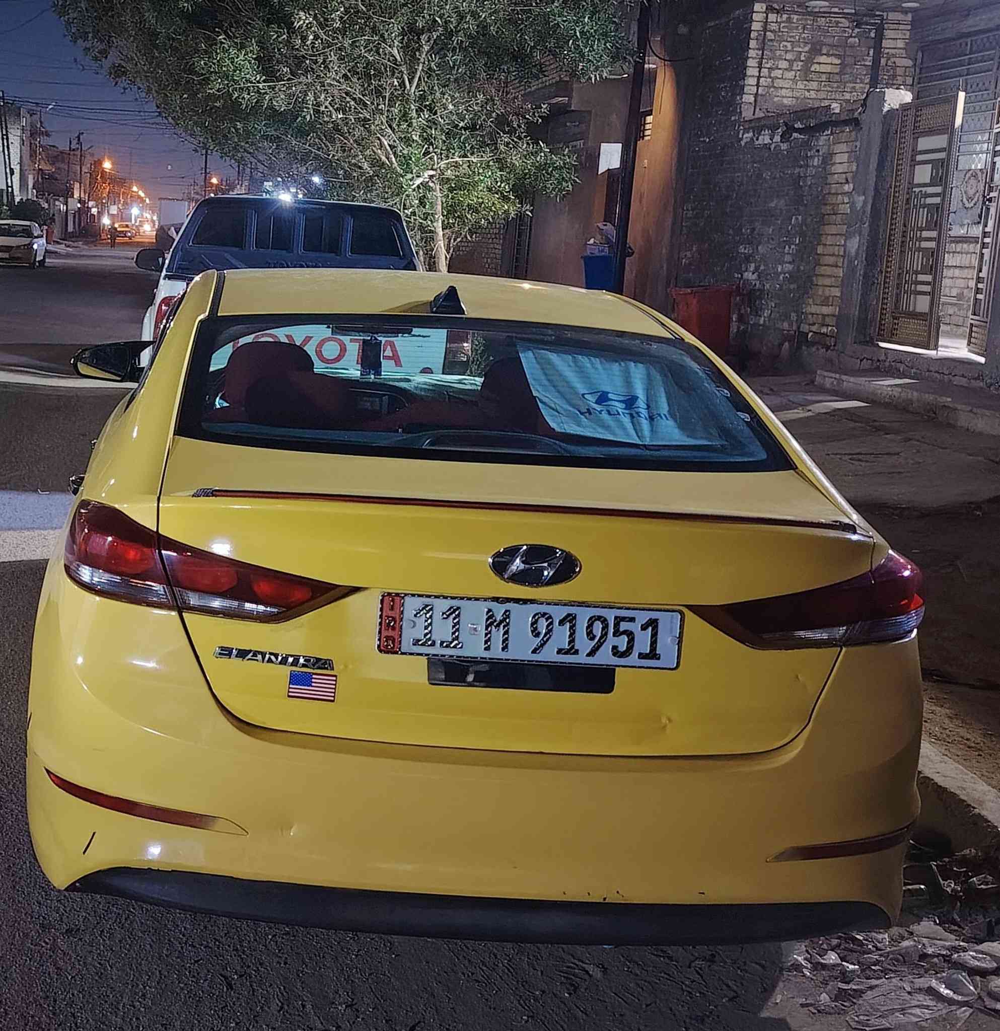 السلام عليكم الانترا 17جديدة او مرواس حسب قناعه صدر جديد قبل سبوع سويته  محرك2000 جديد كير جديد تخم تاير عدسات 300الف كلفتني فول موصفات بصمه فتحه حادثه جاملغ ومبدل نفس نيبل سنويه جديدة بسمي تحويل ثاني يوم كشنات تدفه تبريد *********** مكان لسيارة بغداد عبيدي
