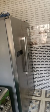 ثلاجه للبيع محتاج سعرها 300 مكلف بنشر07722915484