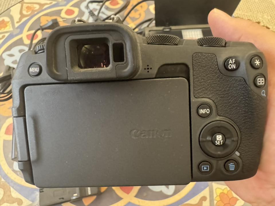 السلام عليكم
سعر مليون و 700 وبيها مجال

Canon EOS R8

* عدسة Canon RF 24-50mm

* إضاءة LED فيديو

* بطاريتان NP-F970 للإضاءة

* شاحنان للكاميرا

* بطاريتان إضافيتان للإضاءة

* بطاقة ذاكرة SanDisk Extreme PRO 32GB

* أسلاك وملحقات تثبيت

للتواصل واتس اب / ***********
