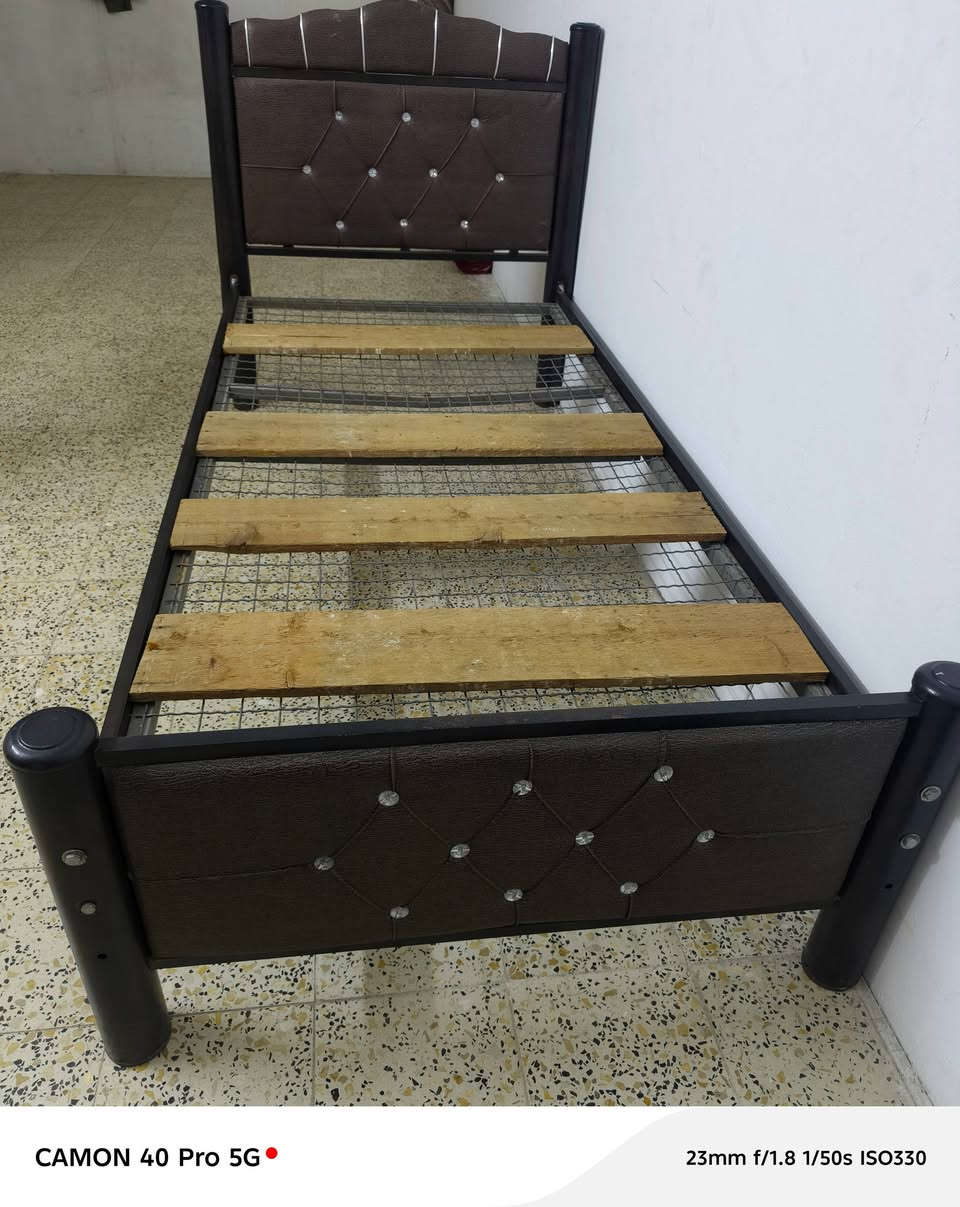 للبيع تخت تركي
السعر ال واحد 30 وبي محال بسيط 
***********
***********
