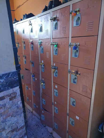 لوكرات للبيع العنوان بغداد ***********
