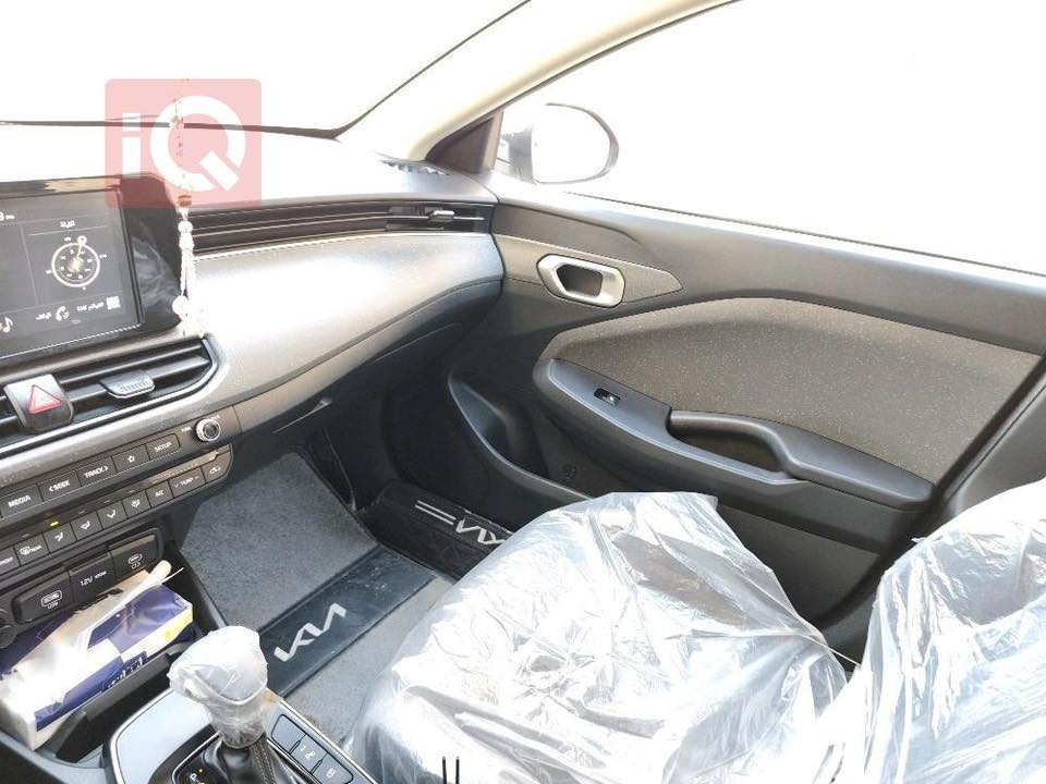 K3 
مواصفات خليجية 
تبريد قطعتين ثلج 
السيارة ماشيه 23  بعده زيرو 
الكير At  والمحرك 1600
السعر 155 
للاستفسار مراسلة الرقم
 ***********
