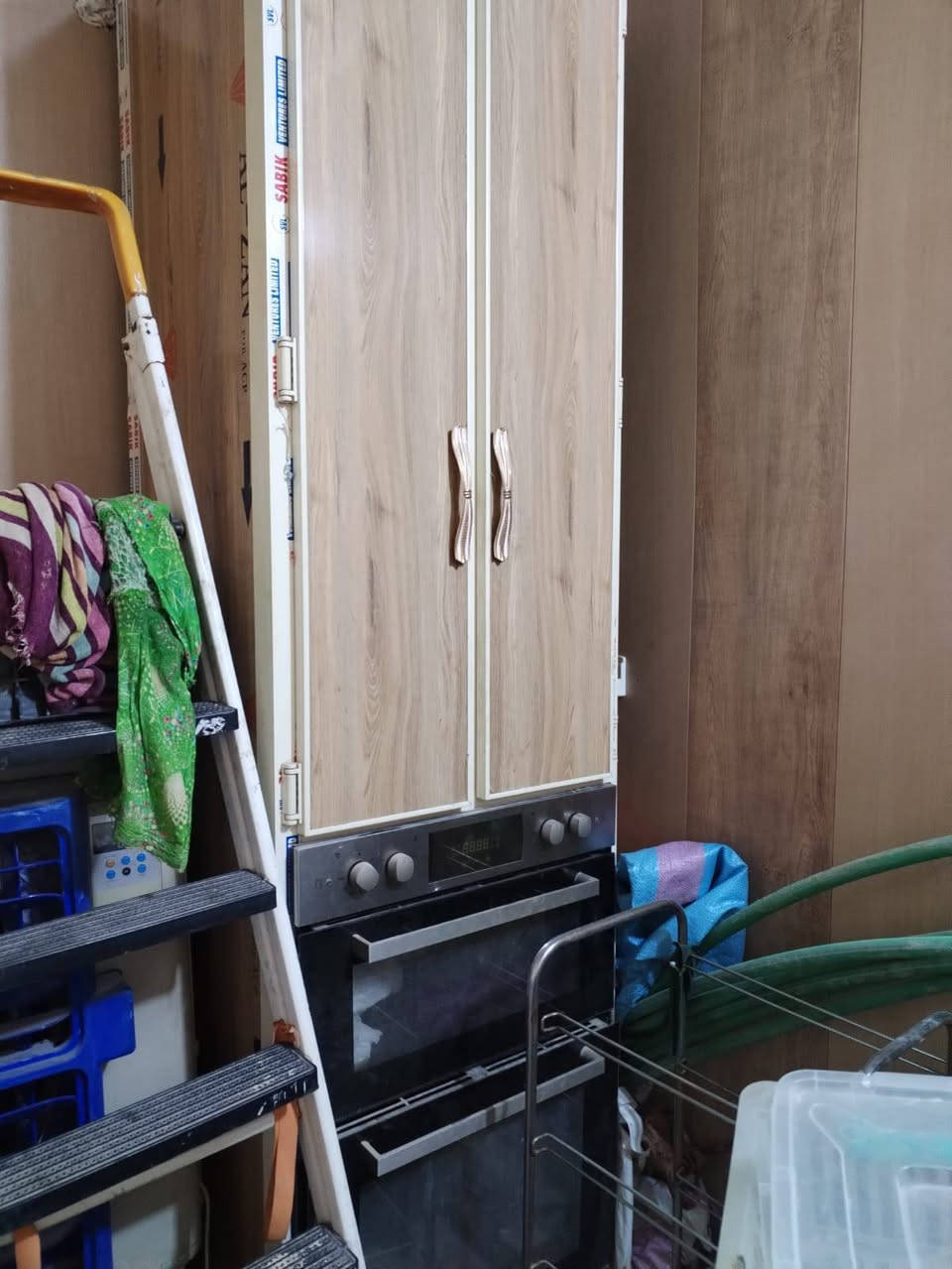 غراض منزل للبيع
التخامه..سعر الواحد ب٢٠٠
الكاونتر.. كله مرمر السعر ب مليون وبي مجال 
غرفة الخشاب.. مليونين وبيه مجال 
***********
