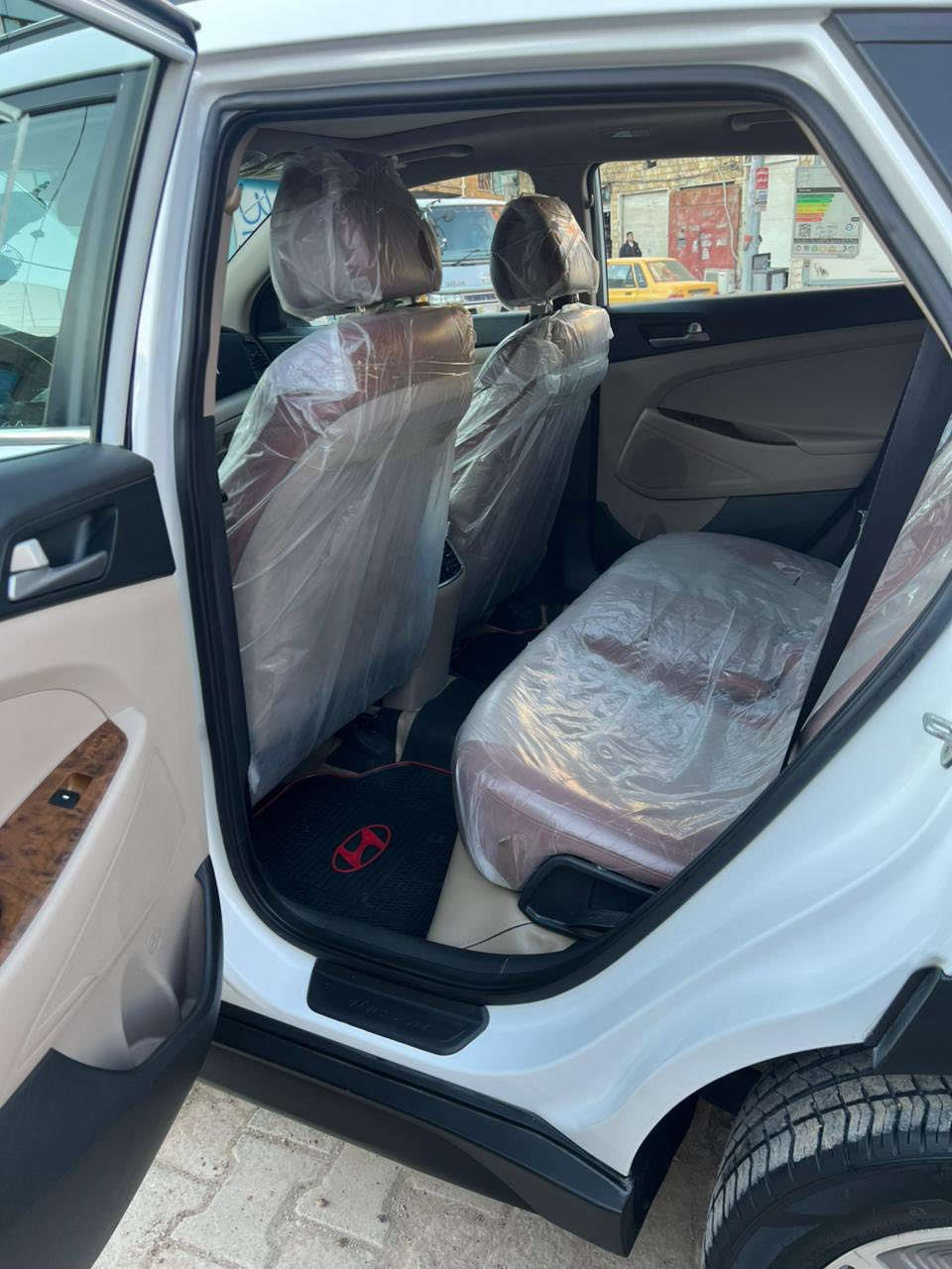 توسان موديل 2018 خليجي مكفوله من صبغ وضربه
رقم بغداد بسمي 
مااشيه 80
مواصفات 
بنراما 
جلد 
حساسات خلفيه 
شاشه 
تبريد قطعتين
هند بيرك رجل 
وبعد بيها مواصفات 
العنوان . يغداد
  ‭0773 241 2757‬ ‬ ☎️
