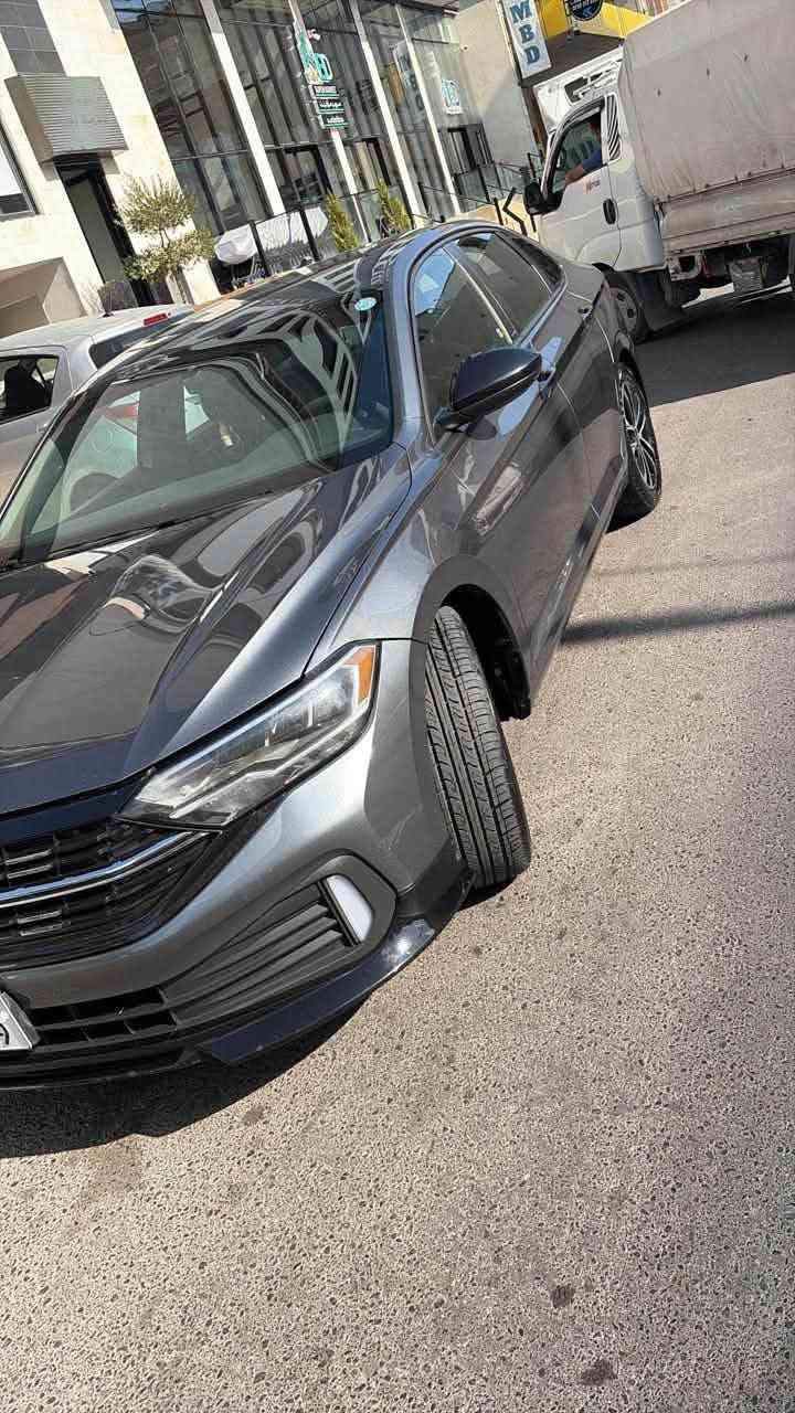 السلام عليكم
Volkswagen Jetta Sport 2023
للبيع جيتا موديل 2023 مواصفات سبورت 
1.5 turbo 
سايد بريك بصمة 
شاشة الكتورنية 
وضعيات قيادة Normal Sport Eco
رادار امامي
ماشية 37 
السيارة حادثها قطعة وحدة صبغ بنيد مبدل دعامية بلادي وبيها ملاحظة بسيطة بالباب
سعر 137 
للاستفسار ‭***********‬
