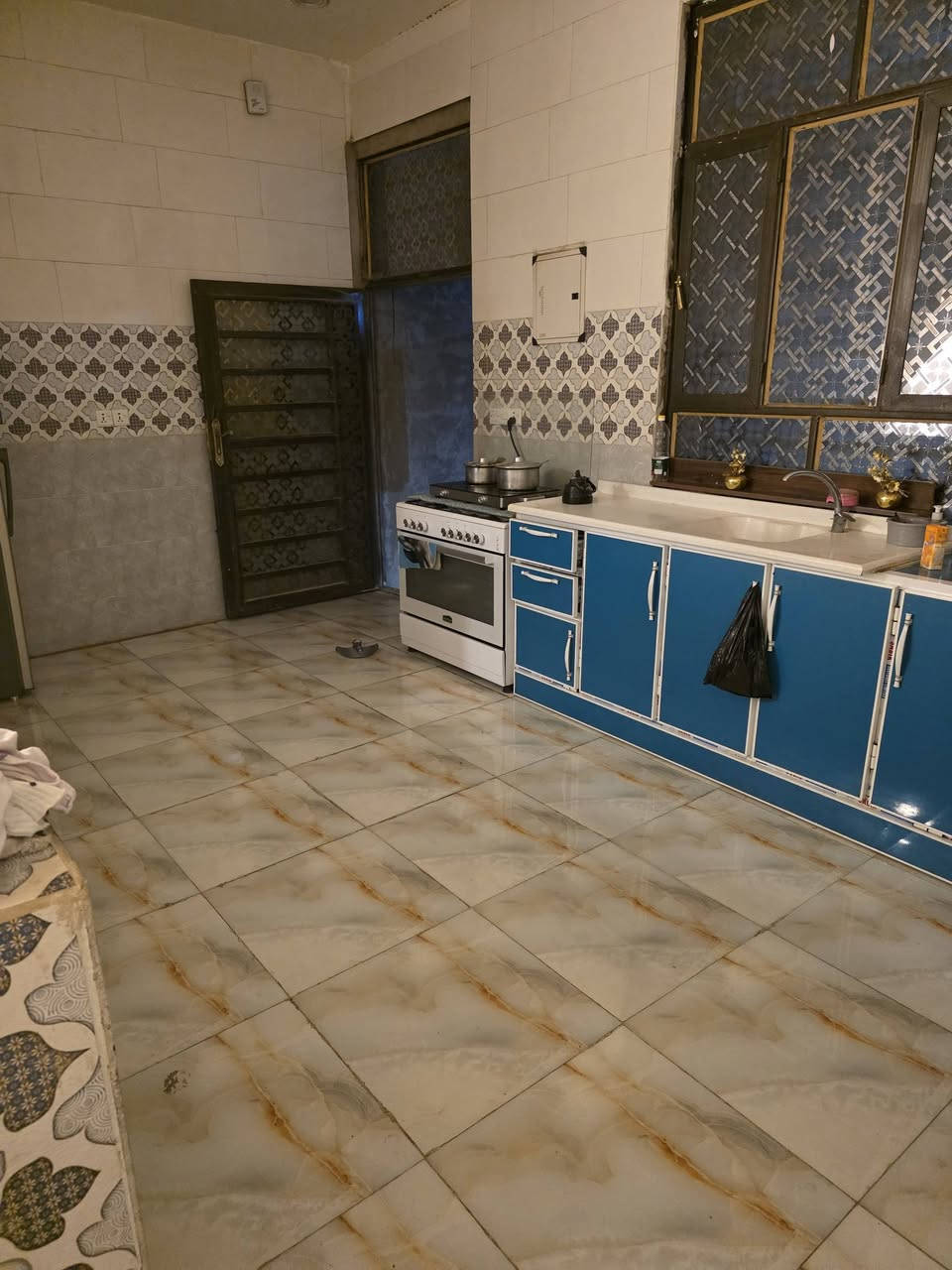للبيع مساحه 100متر واجه 10x10 عنوانه كربلاء فريحه يبعد عن الشارع العام 100 متر سعر 58.   ***********
