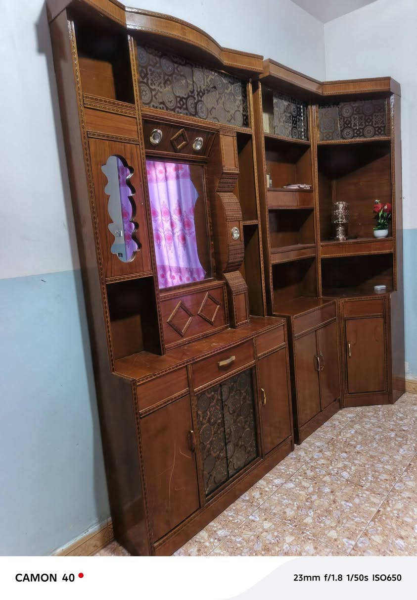 سلام عليكم هاي الغرفه ل بيع سعر 900 ومتين وبيه مجال المكان رماي سجاريه ***********
