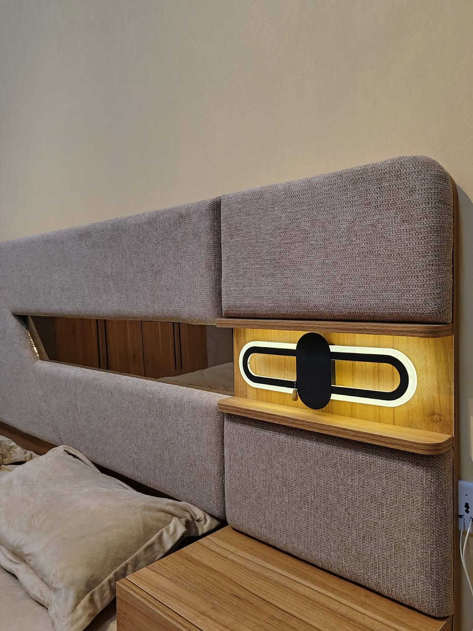 غرفة نوم تركي اتل ابواب 10 قطع معمل اصلي درجة اولى📢
ظمان فتح وتركيب 10مرات 
نفس الصورة بالضبط💯
برغي  حديد وقفل حديد 
سرير جك خزان 
انارة ذاتية 
مراة الميز تواليت تعليك
ارجل هيكل حديد
تقاطيع مميزة 
نرمايد هيدروليك الية الاغلاق 
سكك ثلاث مراحل  
نقوش  درجة اولى ✅
متوفرة بلون جوزي ✅
كنتور مع الملحق 330سم✅
للحجز مراسلة الصفحة او الرقم 
***********
***********
#اكسبلور 
#creatorsearchinsights 
#اثاث_منزلي_حديث_غرف_نوم 
#حلة_شارع_40 
#اثاث_منزلي_حديث_غرف_نوم
