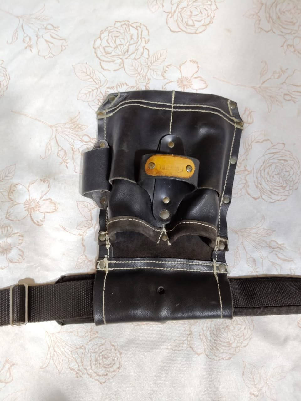 للبيع – حزام عدة جلد احترافي /امريكي  رقم الواتساب ***********
