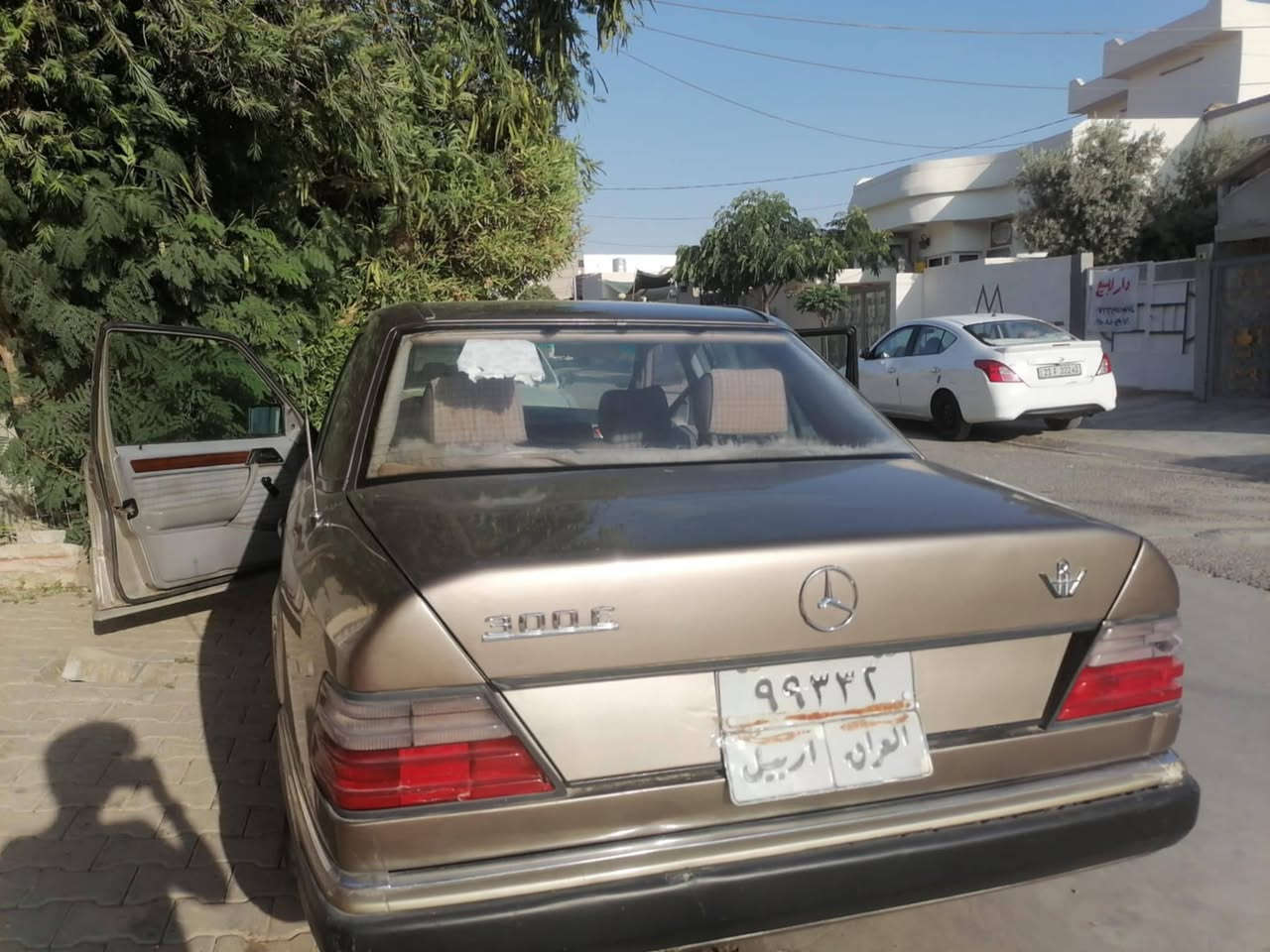 مارسيدس دب للبيع منو شراي يخابر ع هاي رقم صاحب سياره ***********
