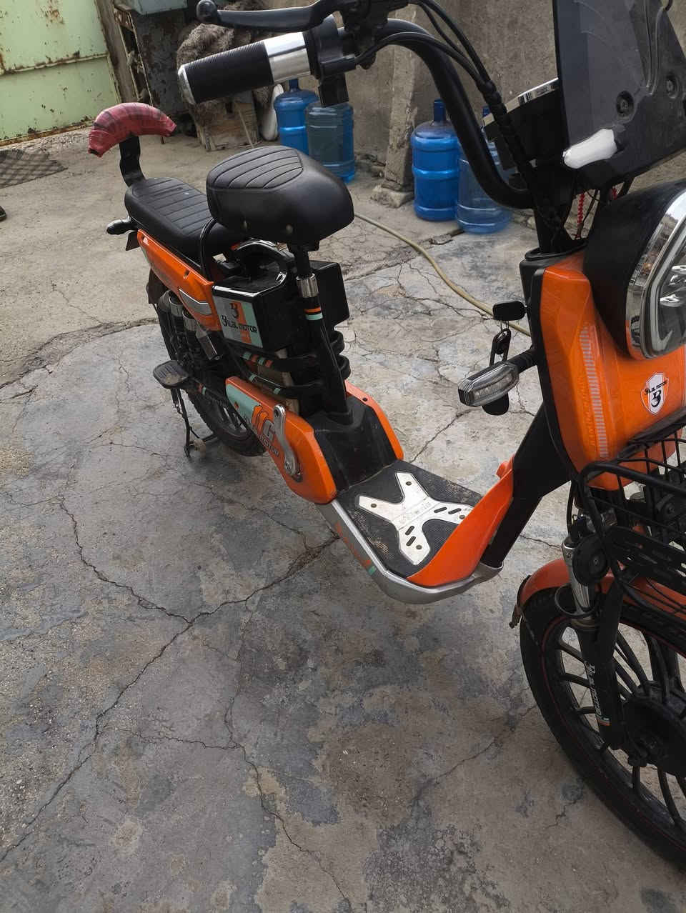 السلام عليكم
اخوان دراجه شحن حجم 20
دراجه لايت زنون بك لايت 
دراجه اربع سرع
دراجه خير من الله 
السعر ب 350وبي مجال 
رقمي ***********
وفيس هم موجود واتساب هم
