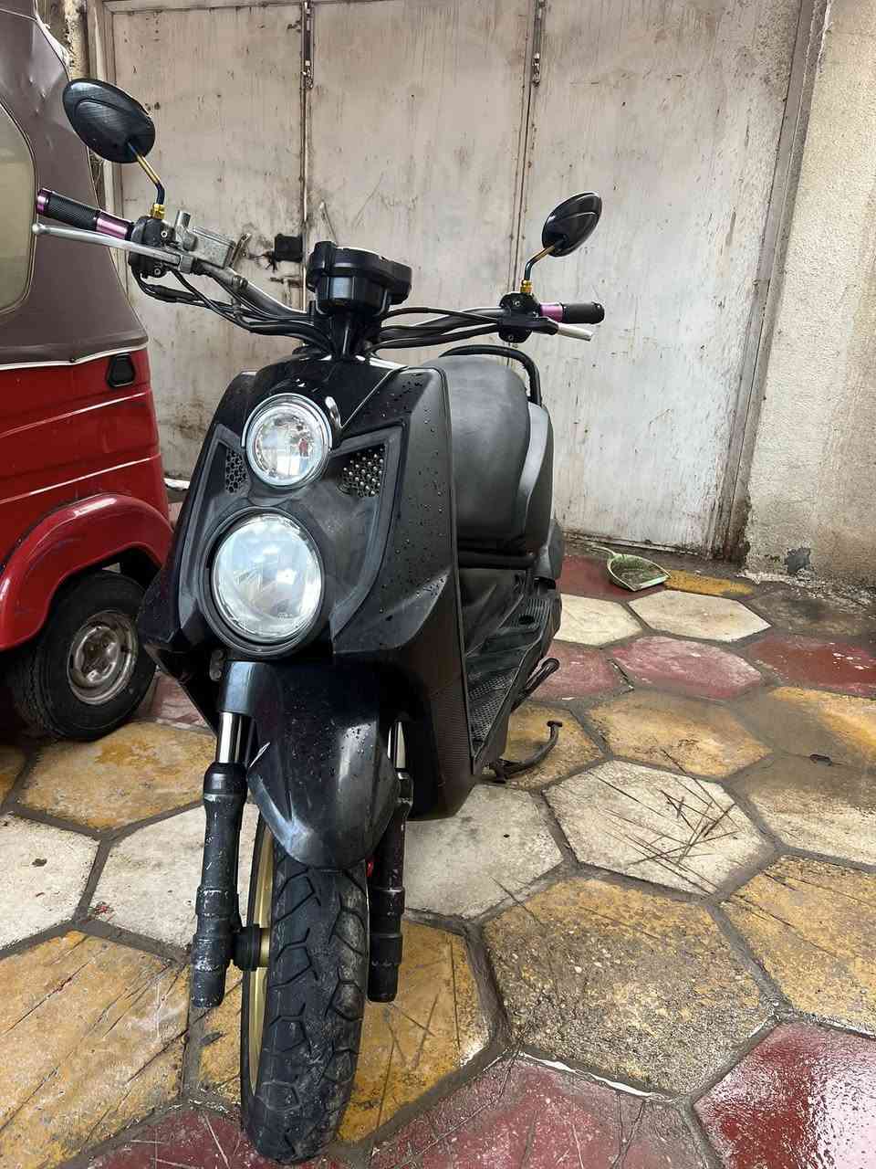 السلام عليكم دراجه سكنس جبلي دراجه رمبه لونها البلادي وردي بس انا مخلف الكفرات اسود طافي دراجه كلها بلاد صارلها 10 تيام من طالعه من الرمبه وصلها مال الشراء موجود مكانب بصره جمهوريه *********** 
ورايدها ب مليون و٣٥٠
