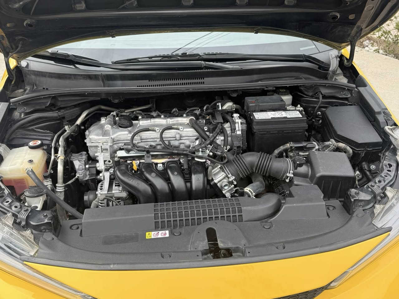 السلام عليكم.  للبيع كورلا وارد امريكي موديل 2022حادثهه موضح في الصور تبديل جاملغ وباب اصلي نفس اللون سياره جديده واحلى من الصور رقم وهزه وهيئه هذا الاسبوع سويتهن رقم بغداد مكاني بغداد  للاتصال ***********السعر ١٦٧
