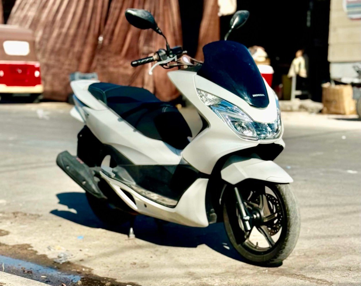 دراجة pcx ياباني 

موديل 2018 للبيع  العنوان بغداد الدورة ابو دشير  محرك 125 
ماشيه 33 الف 
السعر 18
الاستفسار ***********