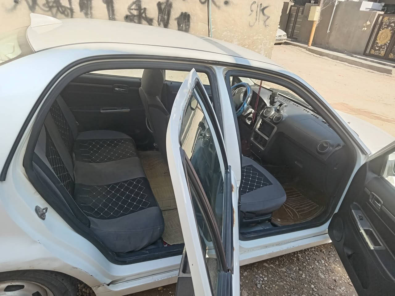 سلام عليكم سي كي 2013 رقم قدسيه بسمي بيهه خياس جوه دواسات كلهه شغاله سنتر لاك شاشه تبريد اذا اكو مراوس هذا رقمي ***********
