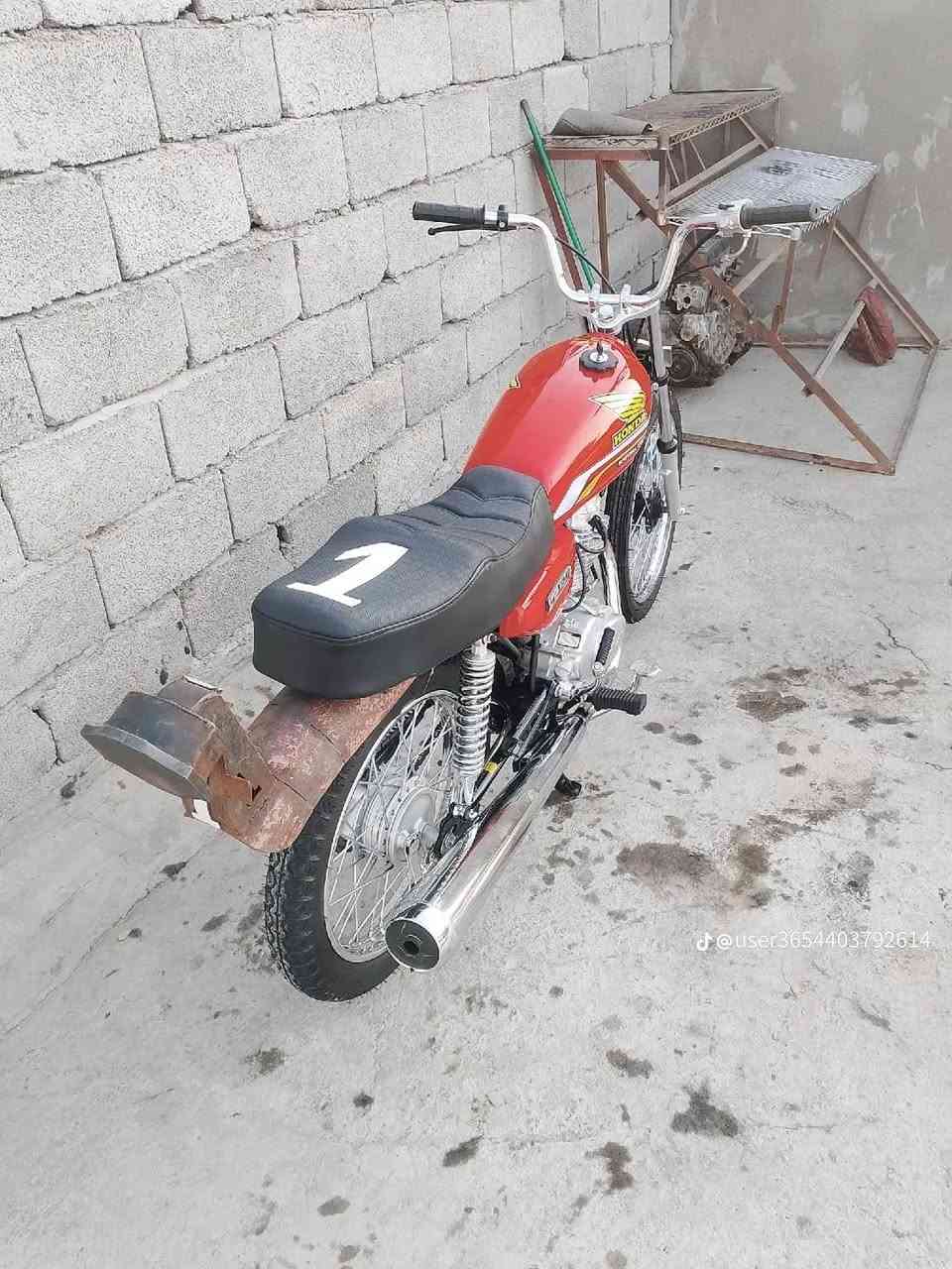 سلام عليكم دراجه البيع نامه شلامجه اصلي تعمير 25 والشاصي 20اوراق مكفوله كفاله عامه ‏‏‪***********‬‏مكاني كوت قضاء الحي لا مو شراي لا يراسني رحمه الكعبه
