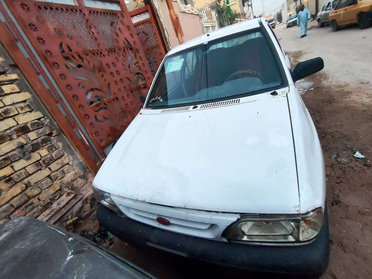 سايبة بيضة موديل 2014 
السيارة بيها نقوصات قليلة 
ما مسجلة بدون أرقام ، بيها أوراق منفيس ، السعر 8 أوراق 
عنواني النجف 
التواصل واتساب ***********
او ***********
