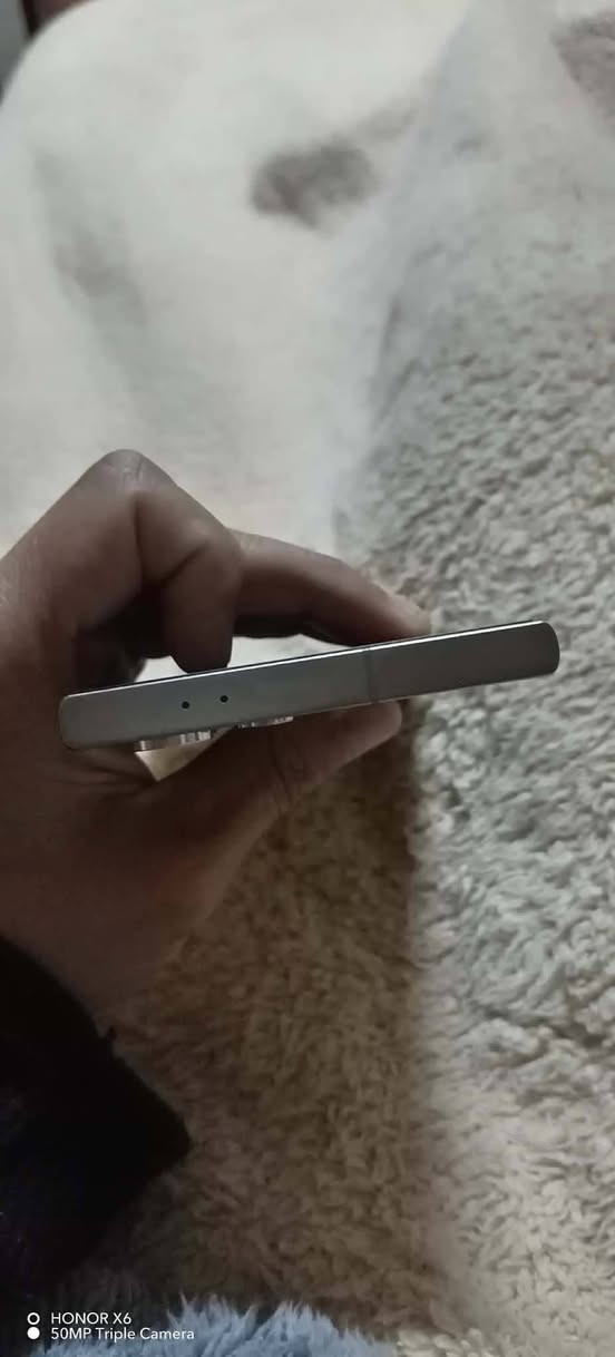 Samsung S 24 Ultra
256 
Ram 12 
بي هاي الشخطه بالشاشة 
بدون ملحقات فقط شاحنه اصليه 
مراوس ب ١٤ برو ماكس 
(( ملاحظة الشخطه صارلها قرن عندي ما تصغر ولا تكبر 😁 )


**إذا كنت صاحب هذا الإعلان وتريد حذفه لأي سبب، رجاءا أرسل رسالة إلى الدعم الفني**