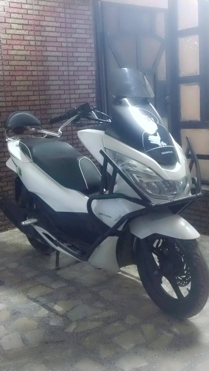 سلام عليكم دراجه  pcx للبيع جيل الثاني ياباني مكفوله كفاله عامه الدراجه نضيفه ومرتبه والدراجه بيهه درع  الاستفسار مكاني بغداد مدينه الصدر ***********
