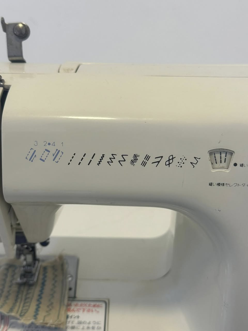 مكينة منزليه باله للبيع ب٧٥ وتوصيل ٥
نوع جكور بيت المكوك معدن وصاير من جوه 
بيها خياط تلث درجات عدل ناعم او وسط او خشن وبيها اوفر وبيت دكمه ونقشات
اجه وياها دواسه ومحوله
للحجز واتساب *********** 
او تدخلون خاص
