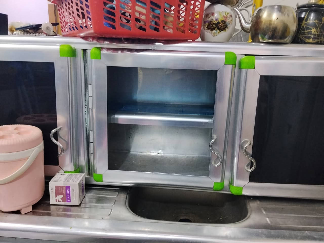 السلام عليكم كاونتر. متر ونص مع معلق
السعر 125
النجف حي الانصار 
*********** واتساب
