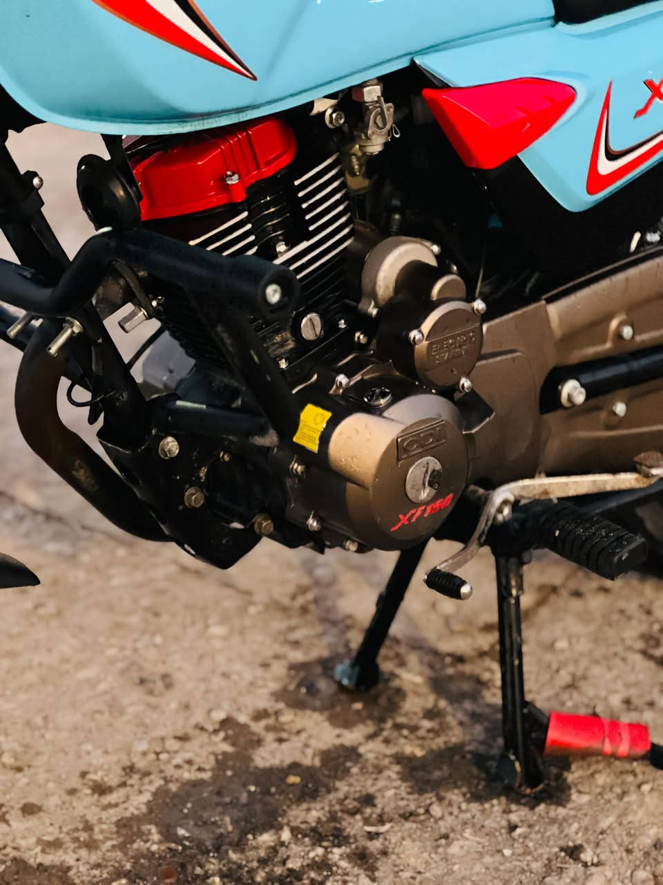 لسلام عليكم دراجه شاينك للبيع دراجه اوراق صارلي شهرين من مطلعها من وكيل دراجه بعده جديده برغي مامفتوح بيه رايده ب١١٠٠ اتصال ع رقمي ***********
